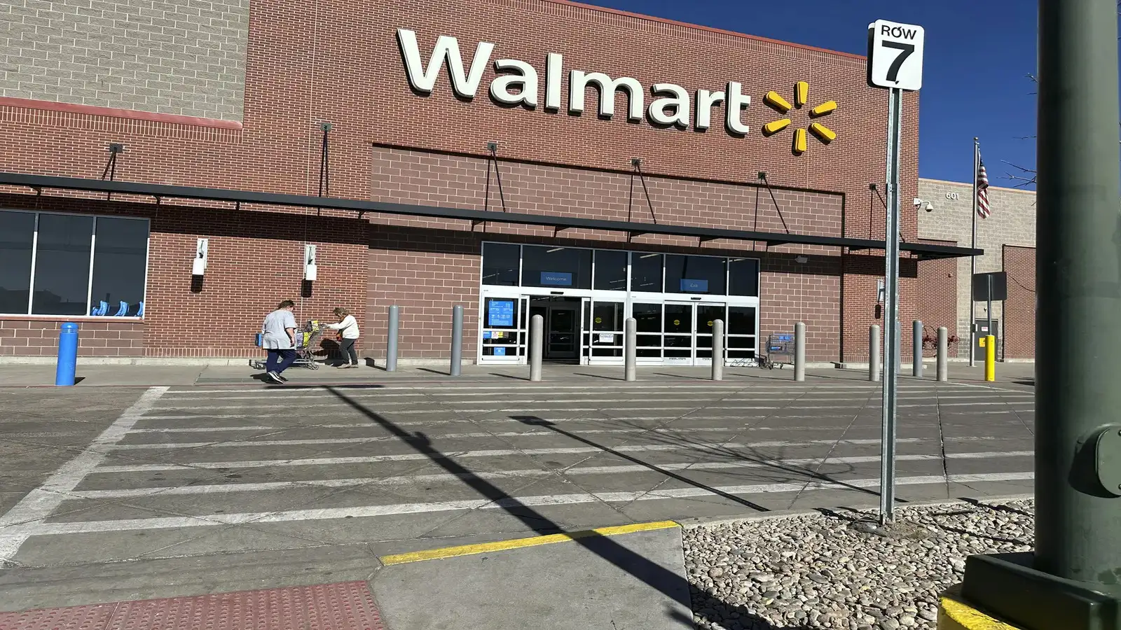 Walmart layoffs 2025